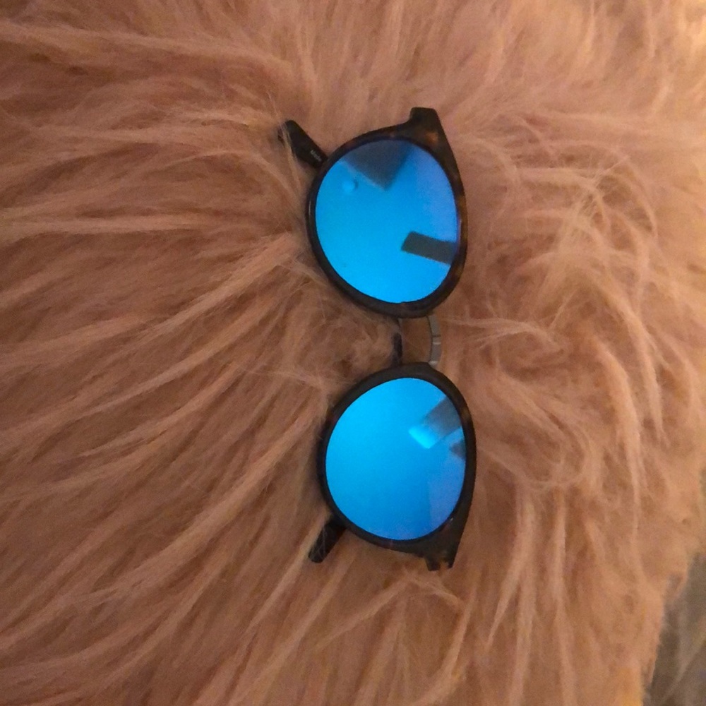 Guess blue mirrored reflective sunglasses